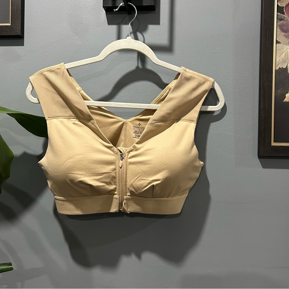 Tommie Cooper Nude/Tan Front-Zip  shoulder Support Bra sz Large